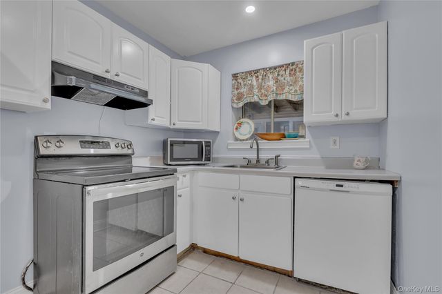 618 Fox Run Lane, Carmel, NY 10512