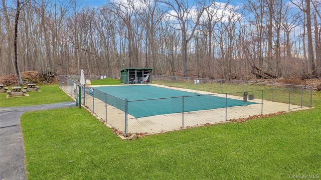 618 Fox Run Lane, Carmel, NY 10512