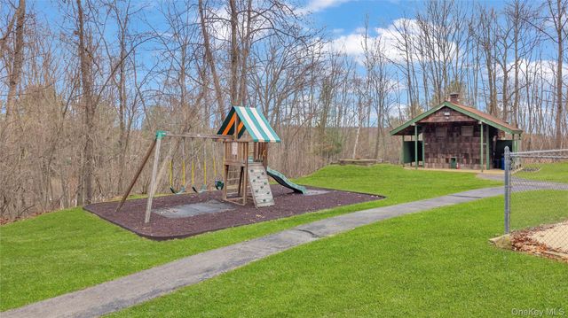 618 Fox Run Lane, Carmel, NY 10512