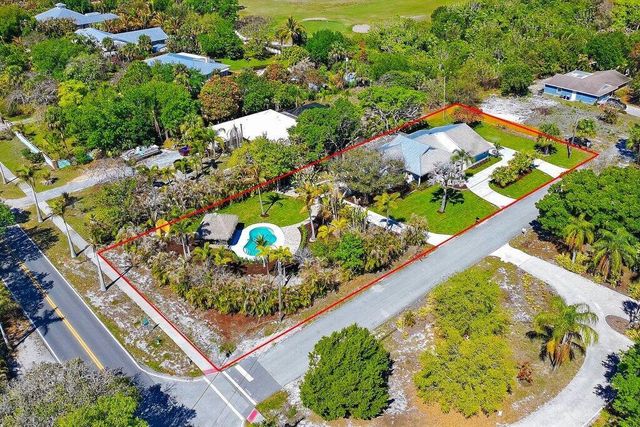 2366 SE Country Club Lane, Stuart, FL 34996