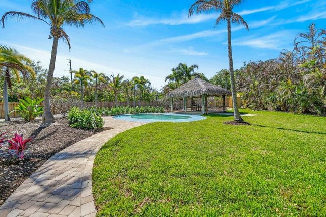 2366 SE Country Club Lane, Stuart, FL 34996