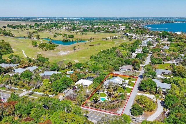 2366 SE Country Club Lane, Stuart, FL 34996