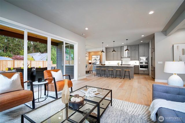 12812 NE 65th Lane, Kirkland, WA 98033