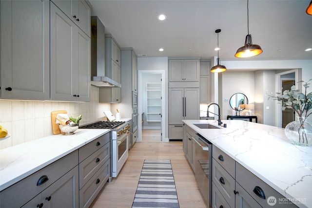 12812 NE 65th Lane, Kirkland, WA 98033