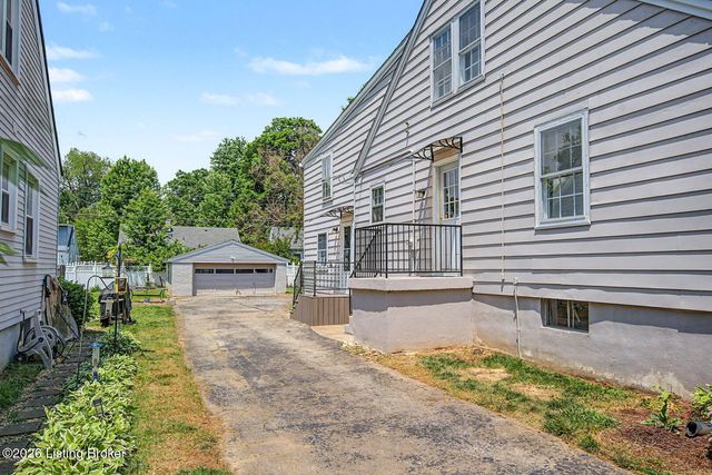4017 Gloucester Rd, Louisville, KY 40207
