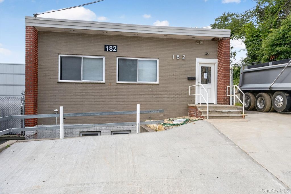 182 Fairchild Avenue, Plainview, NY 11803 — exterior