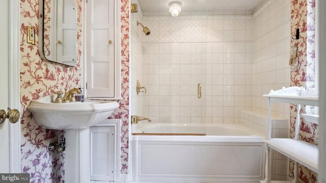 517 FISHERS RD, Bryn Mawr, PA 19010