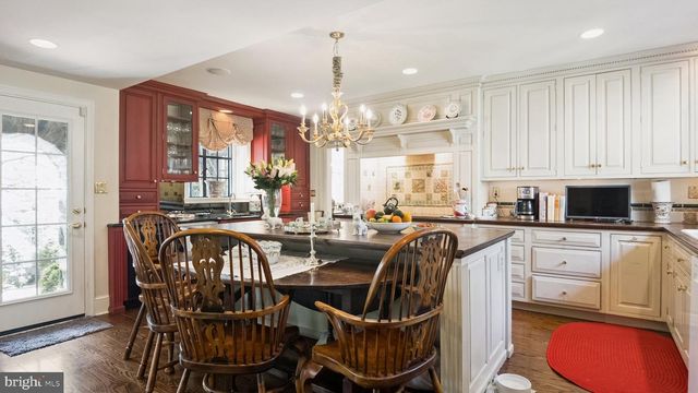 517 FISHERS RD, Bryn Mawr, PA 19010