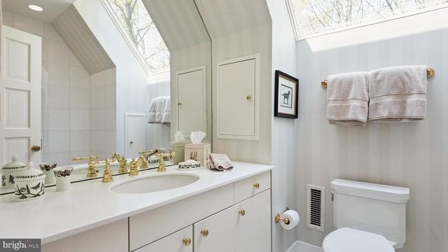 517 FISHERS RD, Bryn Mawr, PA 19010