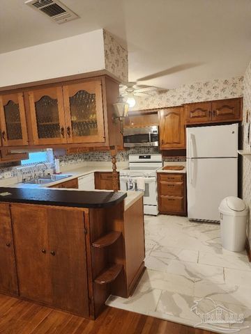 5801 Kendall Ave, Pensacola, FL 32506