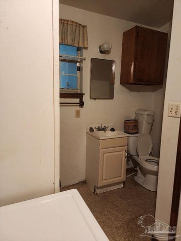 5801 Kendall Ave, Pensacola, FL 32506