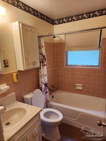 5801 Kendall Ave, Pensacola, FL 32506
