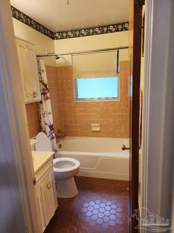 5801 Kendall Ave, Pensacola, FL 32506