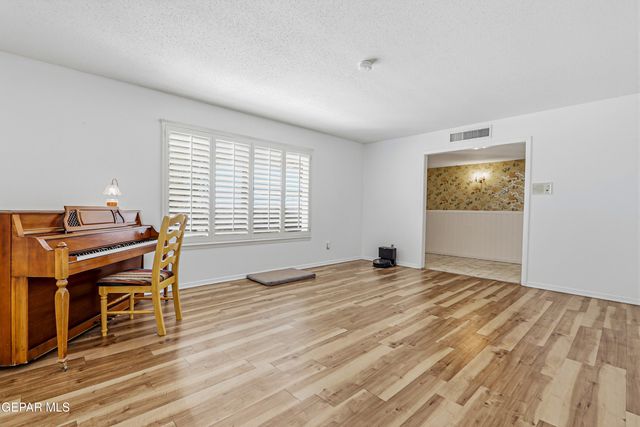 6205 Llano Way, El Paso, TX 79904
