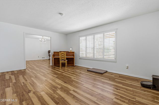 6205 Llano Way, El Paso, TX 79904