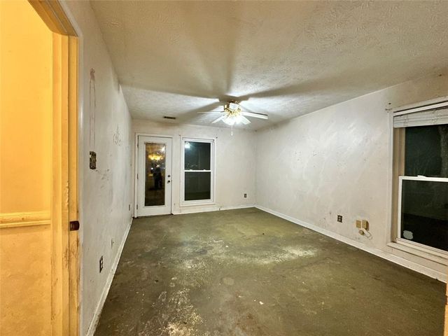 1001 LAKE POINTE Circle, Roswell, GA 30075