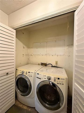 1001 LAKE POINTE Circle, Roswell, GA 30075