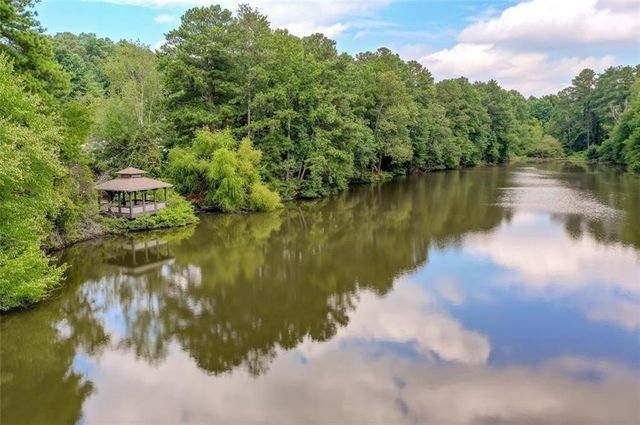 1001 LAKE POINTE Circle, Roswell, GA 30075