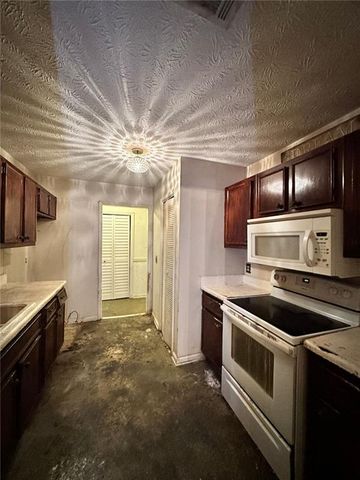 1001 LAKE POINTE Circle, Roswell, GA 30075