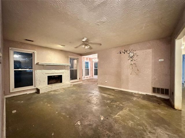 1001 LAKE POINTE Circle, Roswell, GA 30075