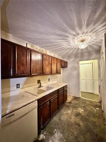 1001 LAKE POINTE Circle, Roswell, GA 30075