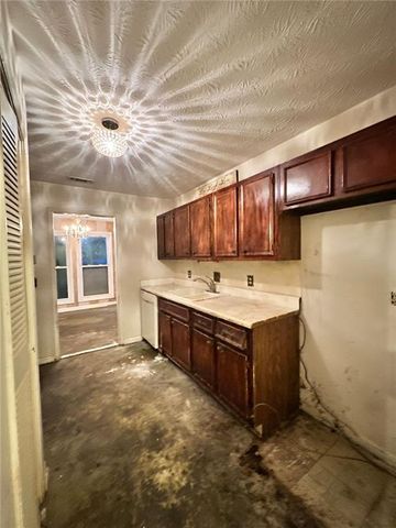 1001 LAKE POINTE Circle, Roswell, GA 30075