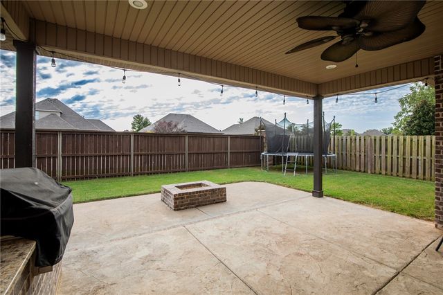 5601 65th Street, Rogers, AR 72758