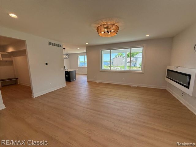 3482 Ponemah Drive, Fenton, MI 48430