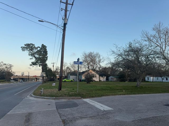 1921 W Main Street, Baytown, TX 77520