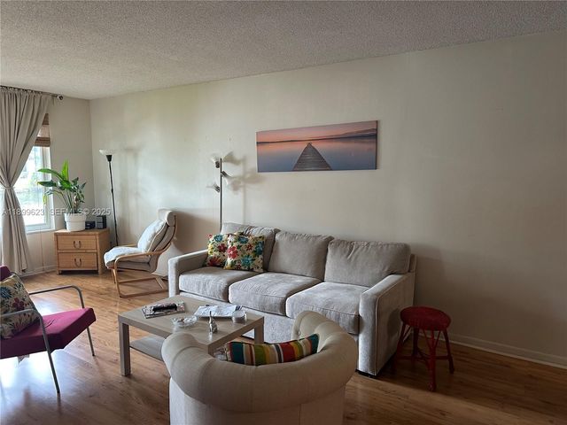 1101 NW 58th Terrace 108, Sunrise, FL 33313