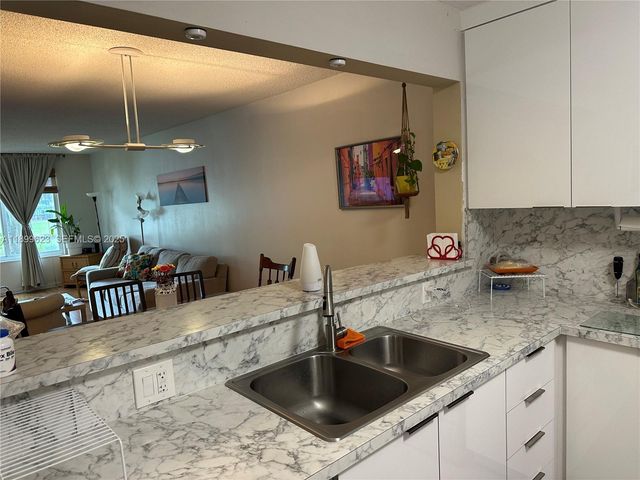 1101 NW 58th Terrace 108, Sunrise, FL 33313
