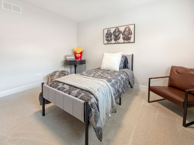 10614 S 84th Avenue, Palos Hills, IL 60465