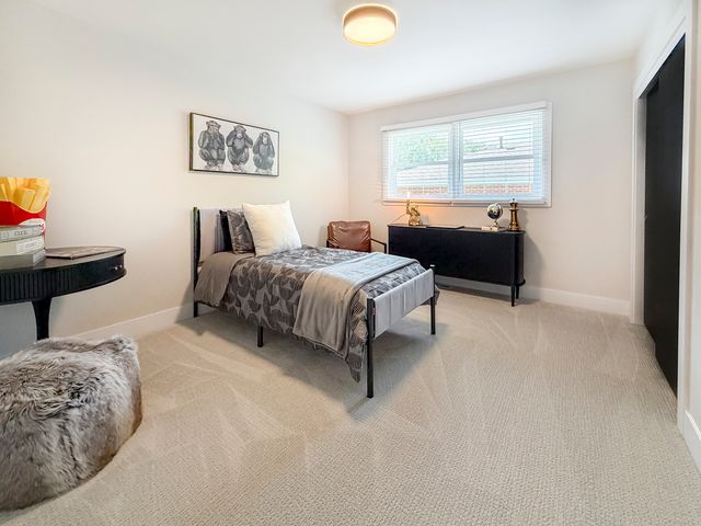10614 S 84th Avenue, Palos Hills, IL 60465