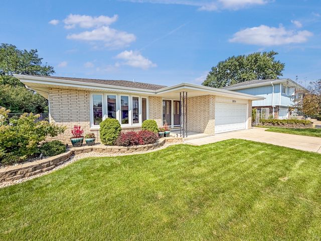 10614 S 84th Avenue, Palos Hills, IL 60465