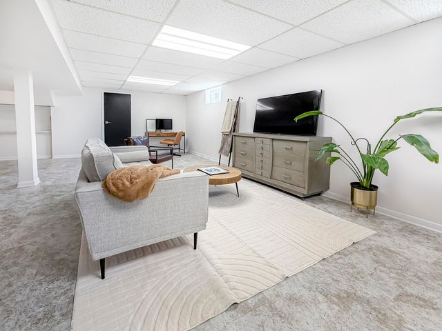 10614 S 84th Avenue, Palos Hills, IL 60465