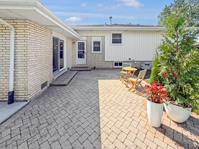 10614 S 84th Avenue, Palos Hills, IL 60465