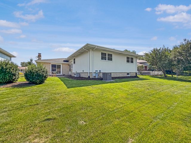 10614 S 84th Avenue, Palos Hills, IL 60465