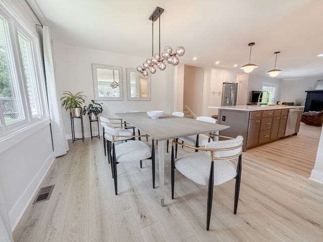 10614 S 84th Avenue, Palos Hills, IL 60465