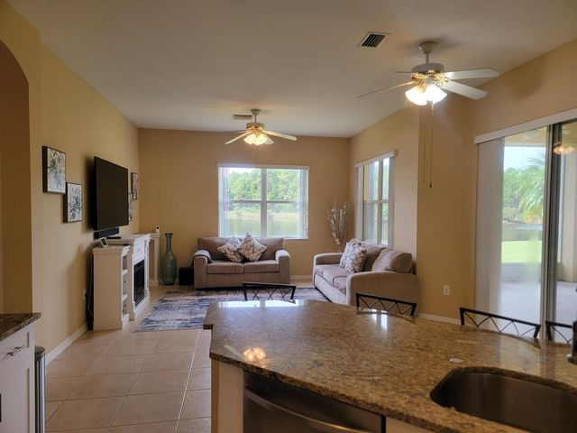 633 SW Long Key Court, Port St. Lucie, FL 34986
