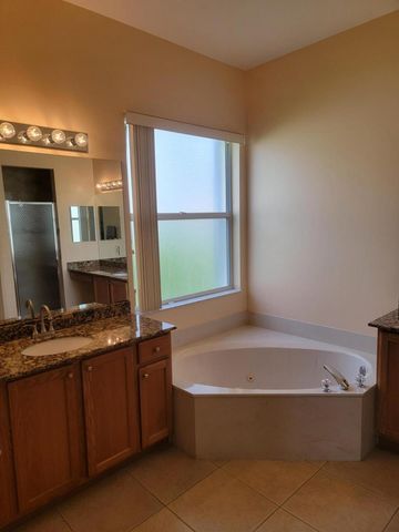 633 SW Long Key Court, Port St. Lucie, FL 34986