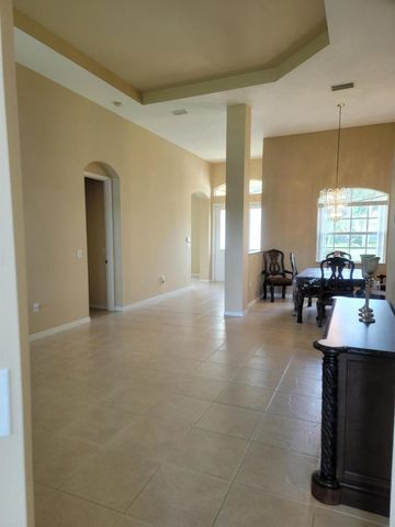 633 SW Long Key Court, Port St. Lucie, FL 34986