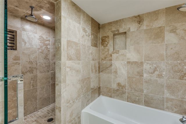 10201 Regal Oaks Drive 204, Dallas, TX 75230