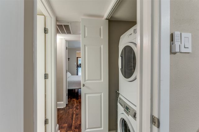 10201 Regal Oaks Drive 204, Dallas, TX 75230