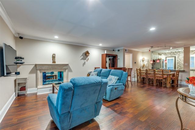 10201 Regal Oaks Drive 204, Dallas, TX 75230