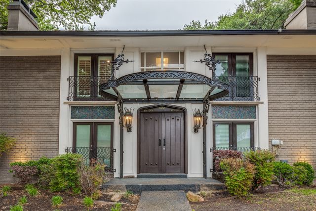 10201 Regal Oaks Drive 204, Dallas, TX 75230