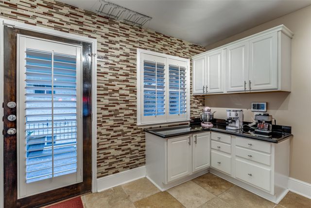 10201 Regal Oaks Drive 204, Dallas, TX 75230