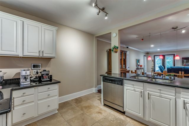 10201 Regal Oaks Drive 204, Dallas, TX 75230