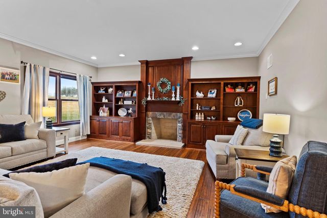 214 N MILL RD, Harrisburg, PA 17112