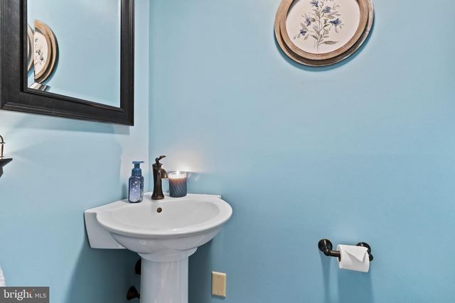 214 N MILL RD, Harrisburg, PA 17112