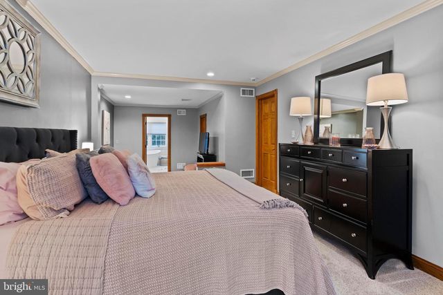 214 N MILL RD, Harrisburg, PA 17112